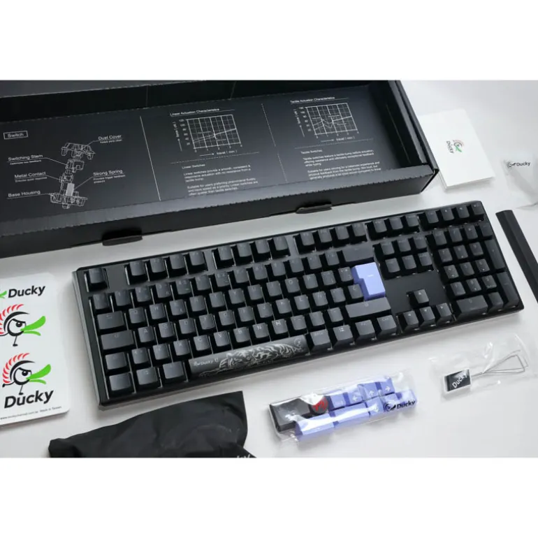 Teclado Ducky One 3 Classic Full-Size Hot-Swap RGB MX-Clear Negro