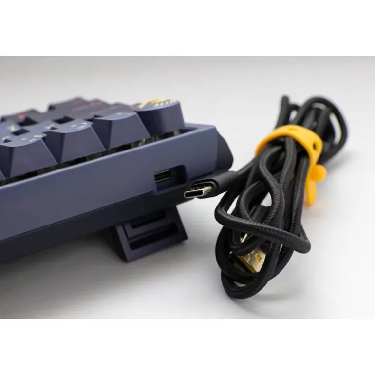 Teclado Ducky One 3 Cosmic ISO-ES RGB Hot-Swappable Switch MX Red Morado