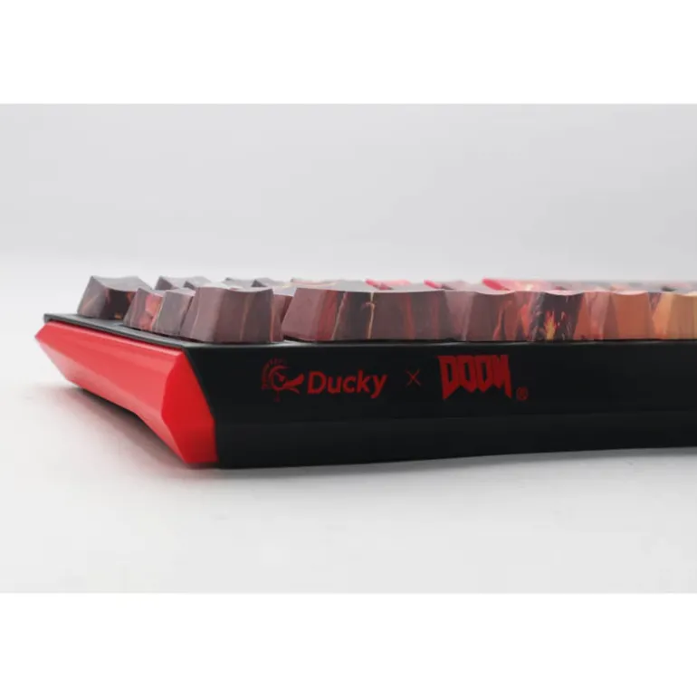 Teclado Ducky One 3 SF ISO-ES RGB x Doom Limited Edition Switch MX Red Negro